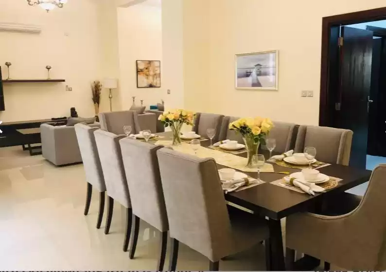 Residencial Listo Propiedad 4 + habitaciones de servicio S / F Villa en Compound  alquiler en al-sad , Doha #8784 - 1  image 